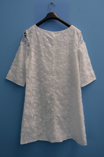 Abito bianco ricamato