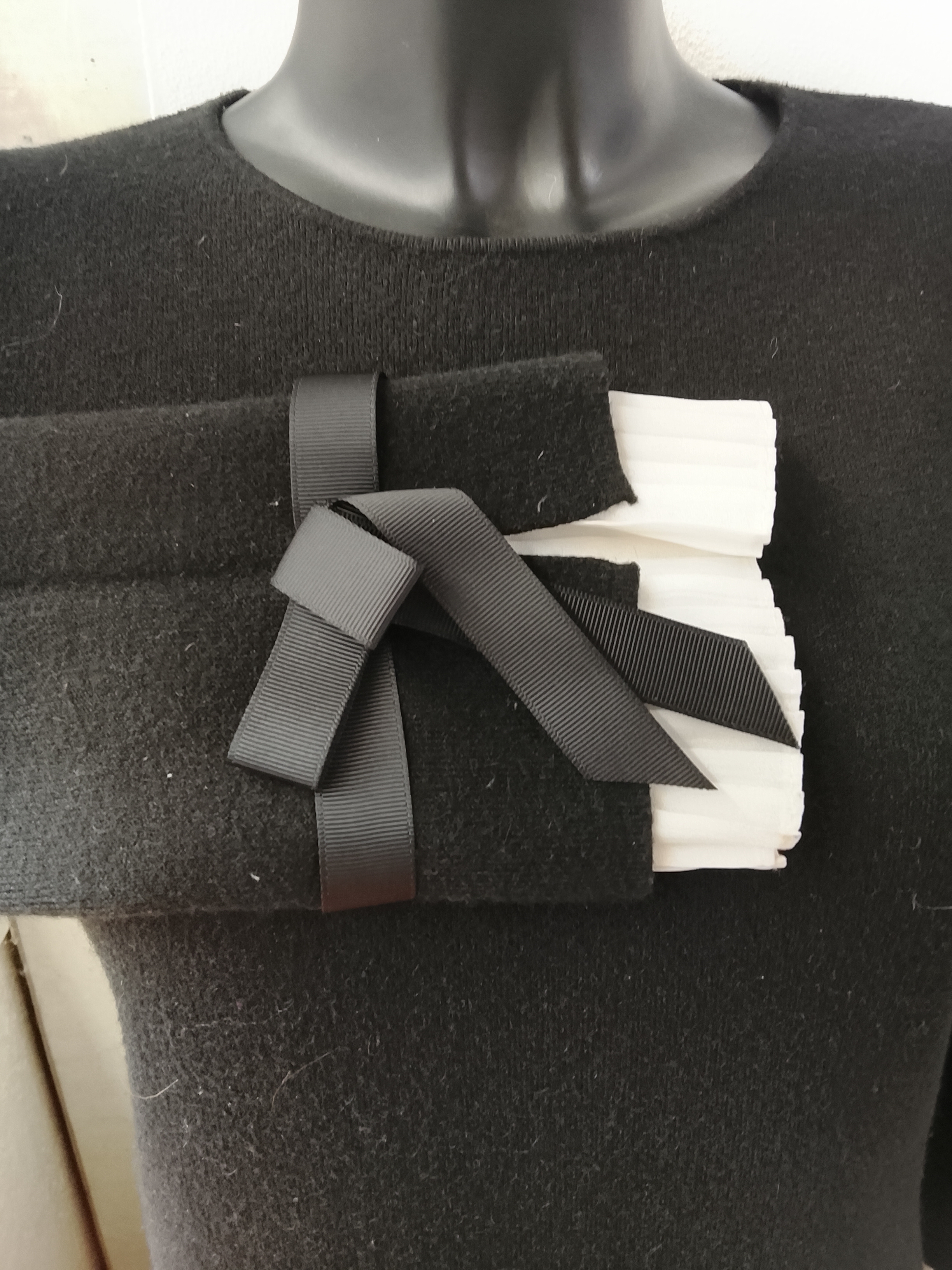 Abitino nero pizzo "Motivi"