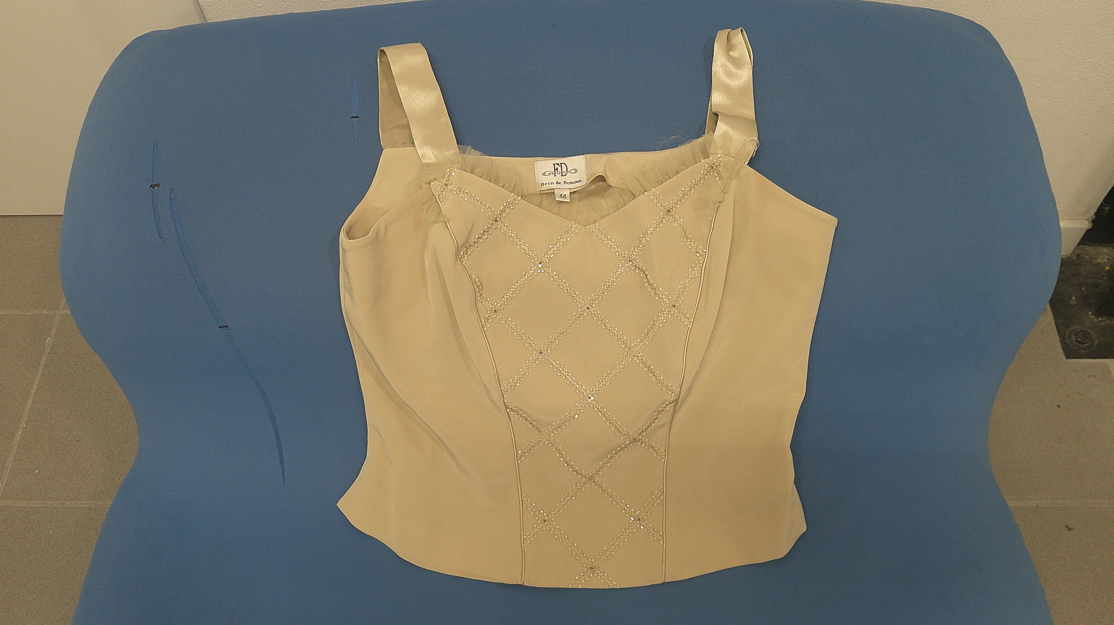 Corpetto beige fantasia e paillettes