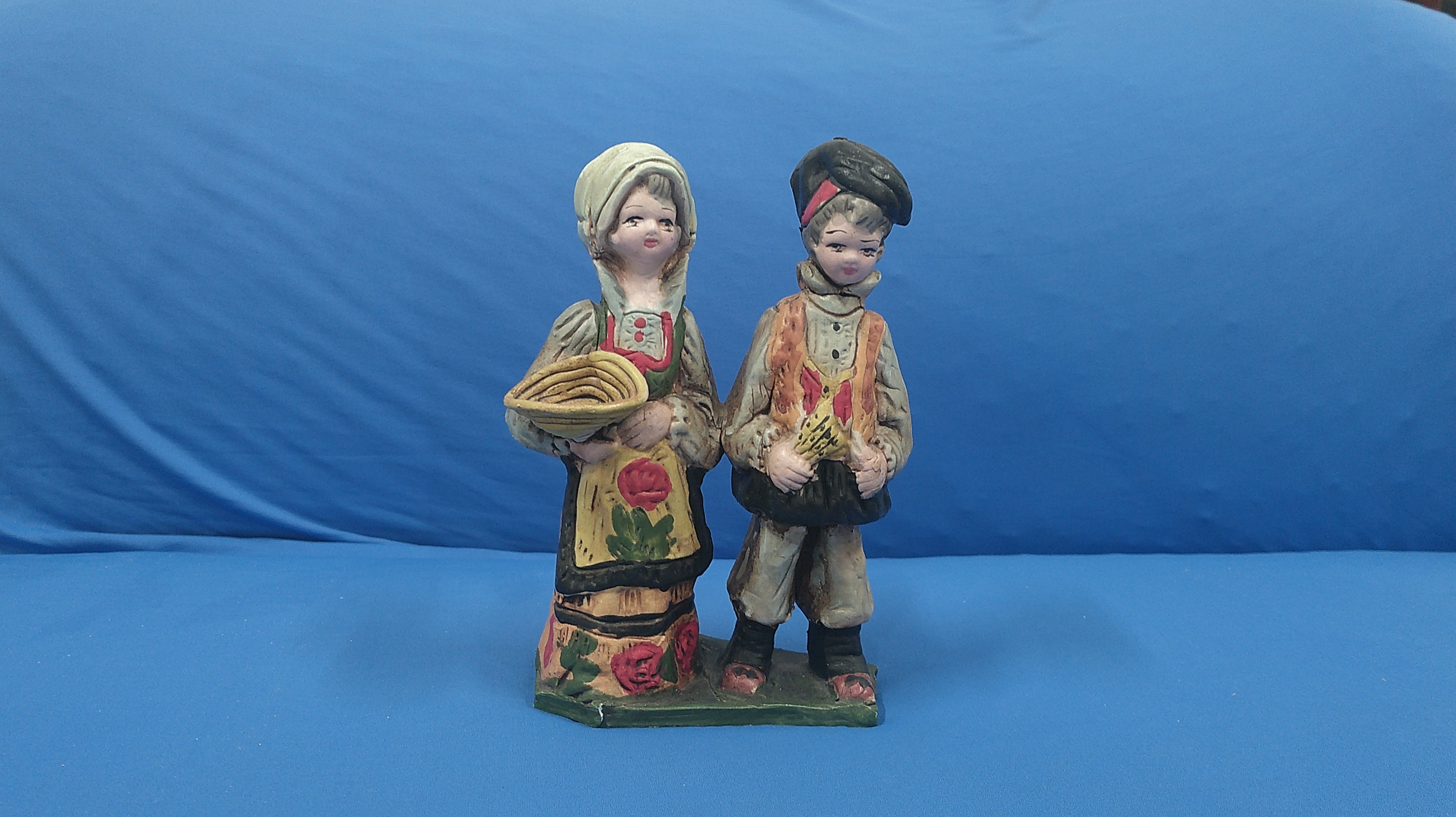 Coppia di statuine in costume