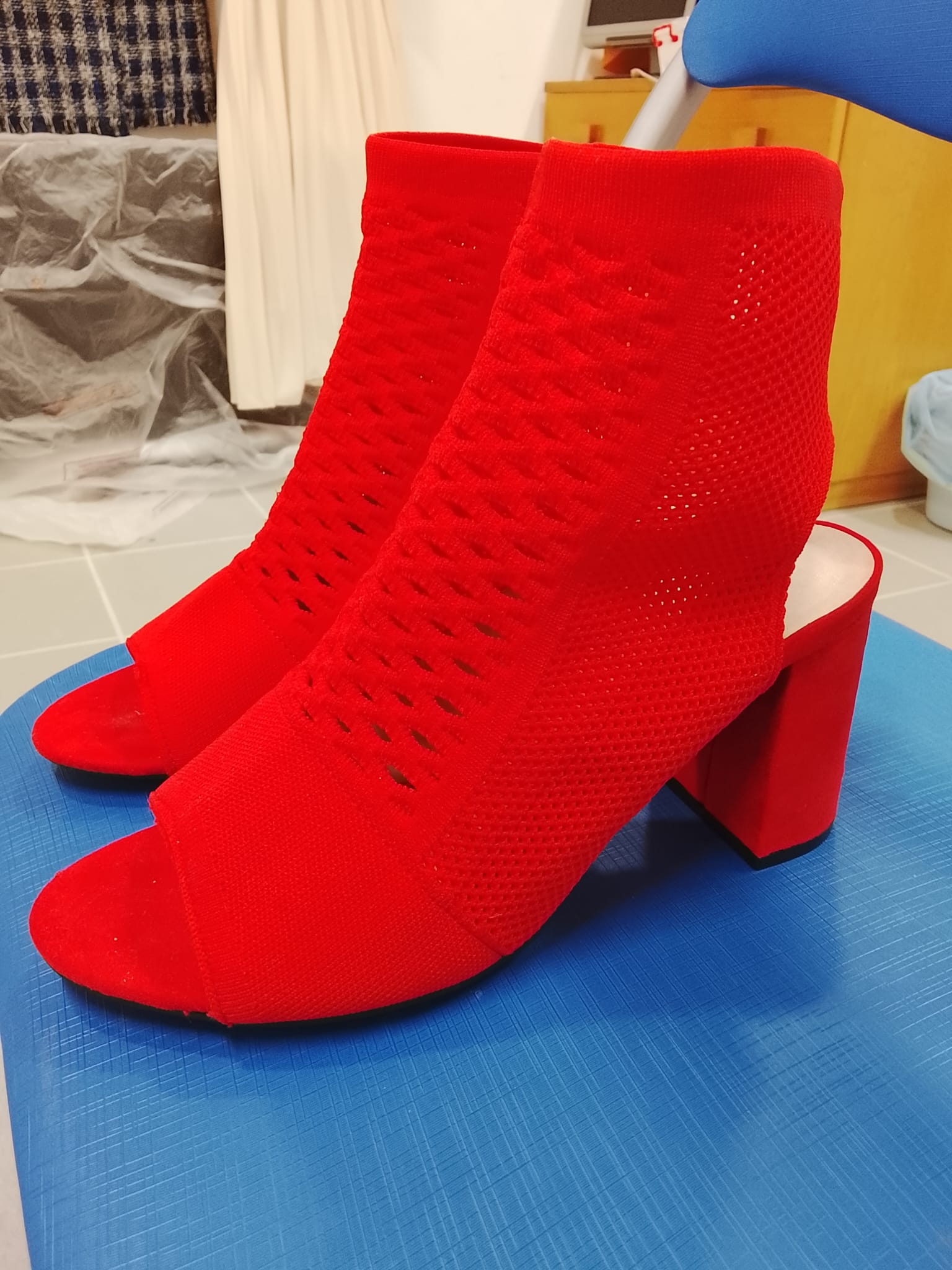 Sandalo rosso in elastic