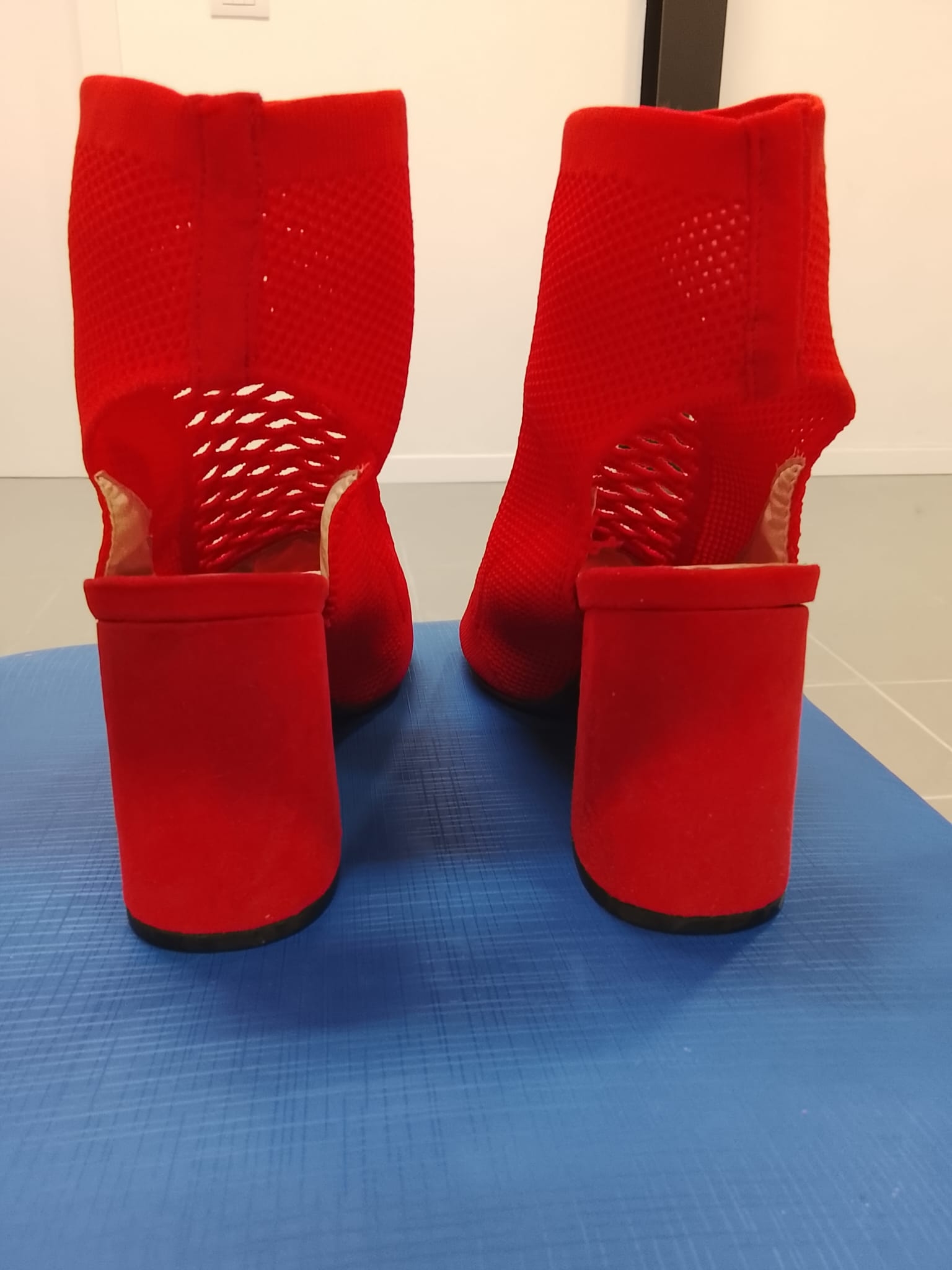 Sandalo rosso in elastic